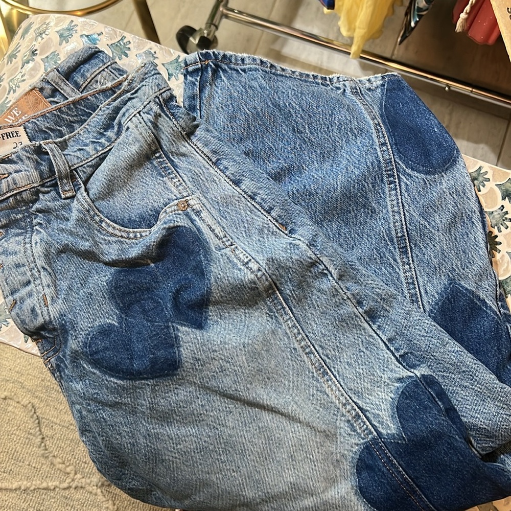 We The Free People Shadow Patch Heart Barrel Good Luck Jeans - Picture 10 of 12